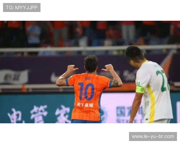 裁判判罚再引热议 赛场争议瞬间成焦点