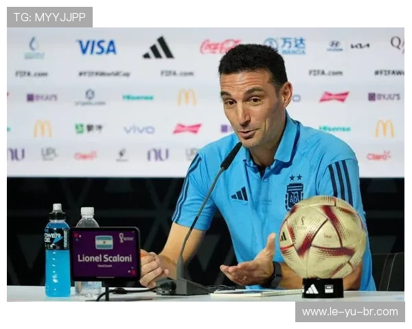 阿根廷队主教练斯卡洛尼倡导反压迫理念，推动足球界多元包容发展