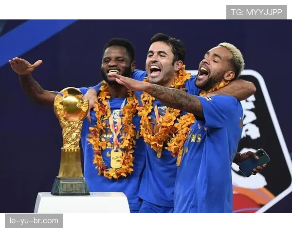 中超球队冬窗引援动作频频，转会动态引发球迷热议