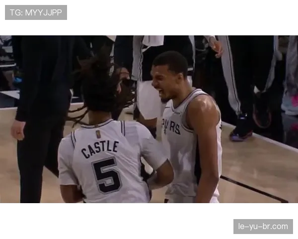 卡斯尔突破拉开与队友差距，提升球队关键时刻攻击力