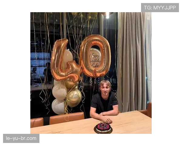 莫德里奇家冰箱里只放蛋白粉和冰块